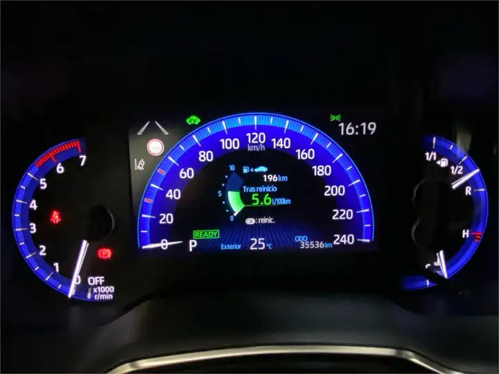 Toyota Auris 2022, foto 14