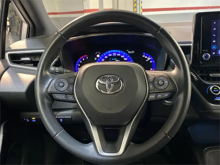 Toyota Auris 2022, foto 13