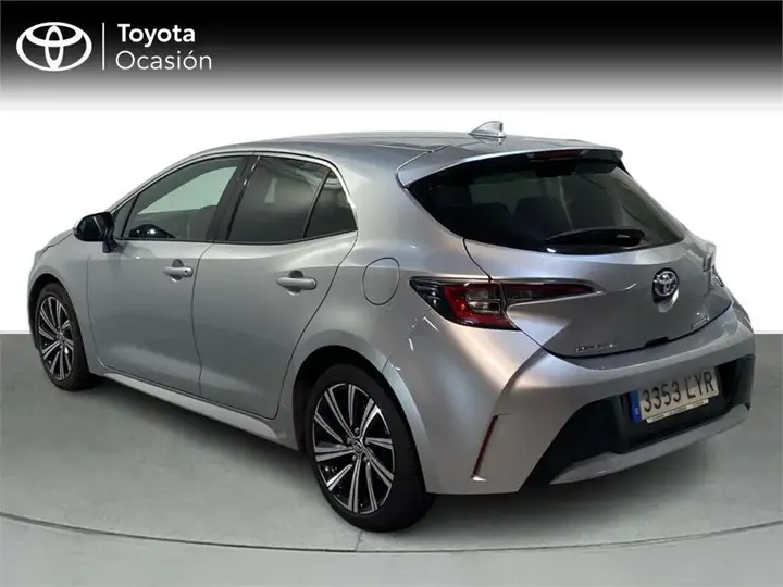 Toyota Auris 2022, foto 2