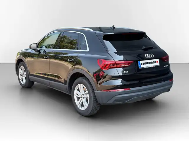 Audi Q3 view 9