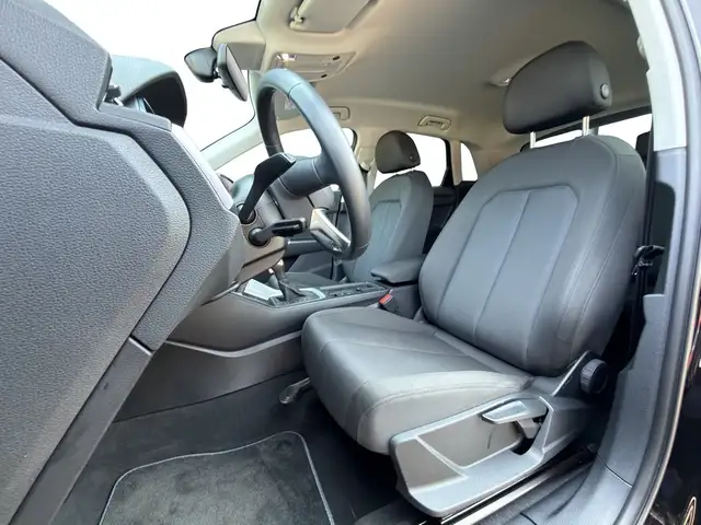 Audi Q3 view 14