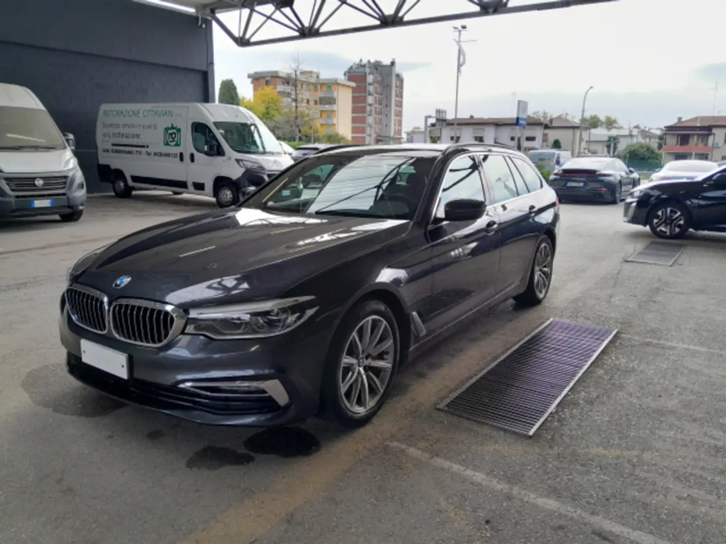 BMW 530 530d 183kW Luxury Auto Touring - 1