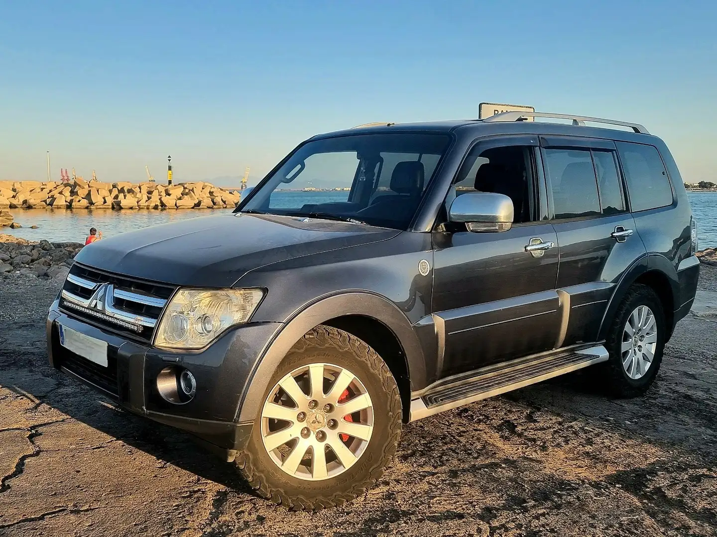 Mitsubishi Montero 3.2DI-D Kaiteki Aut. siva - 2