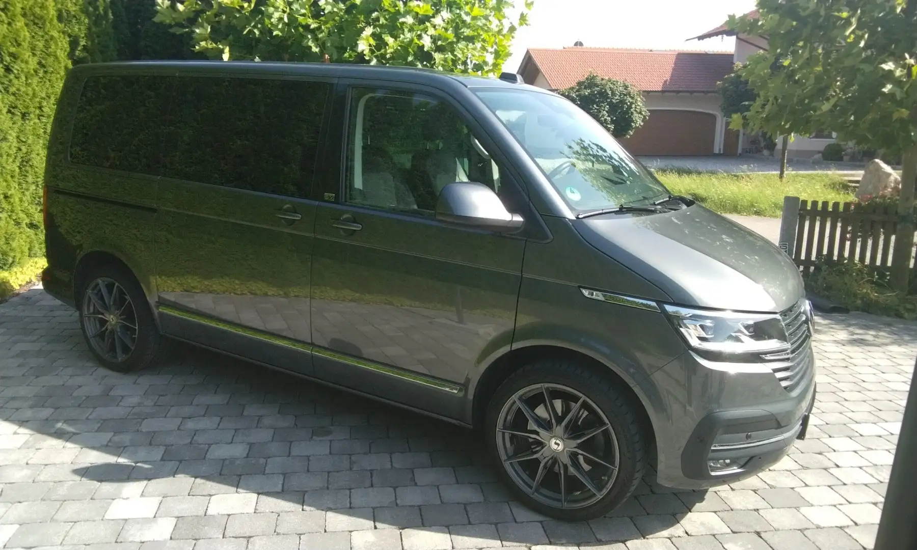 Volkswagen T6.1 Multivan Multivan Generation Six FWD Grau - 2