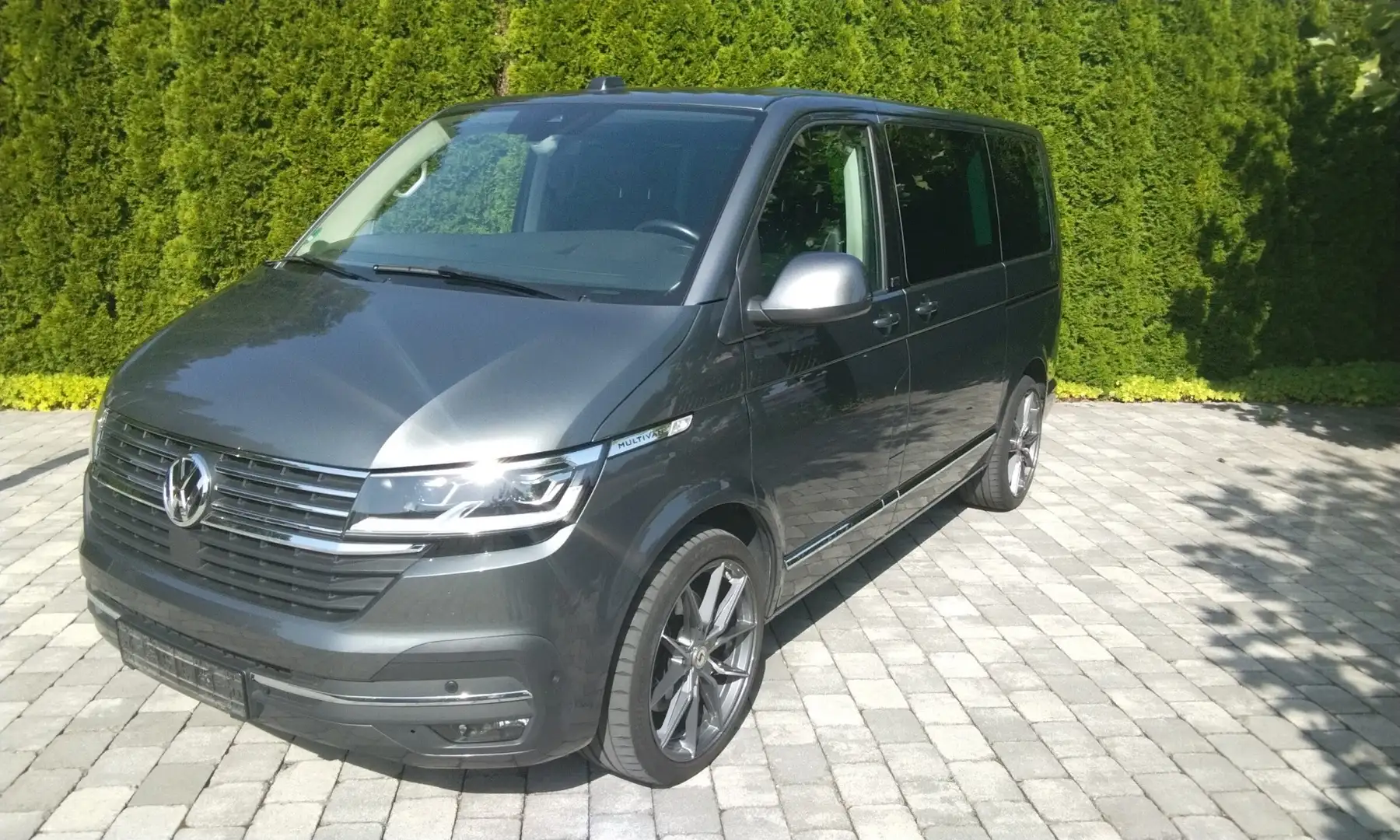 Volkswagen T6.1 Multivan Multivan Generation Six FWD Grau - 1