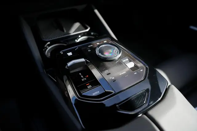 BMW 5 Series view 19