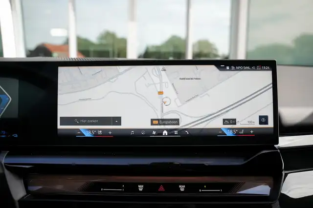 BMW 5 Series view 14