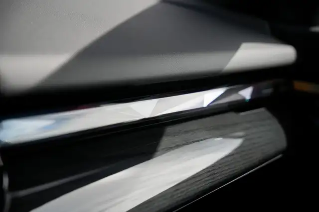 BMW 5 Series view 24
