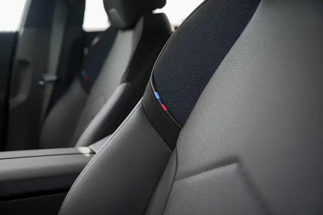 BMW 5 Series view 18
