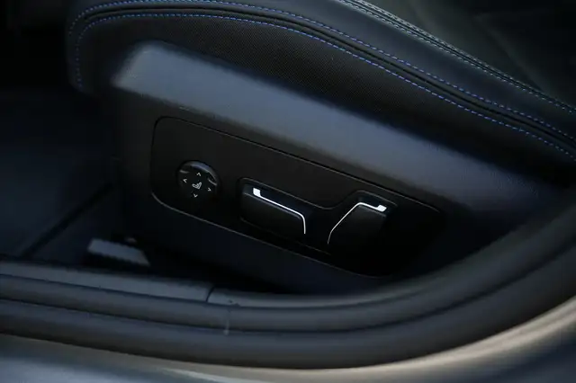 BMW 5 Series view 17