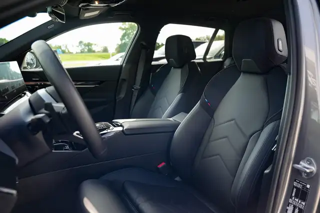 BMW 5 Series view 6