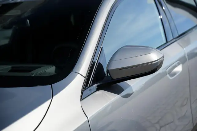 BMW 5 Series view 29