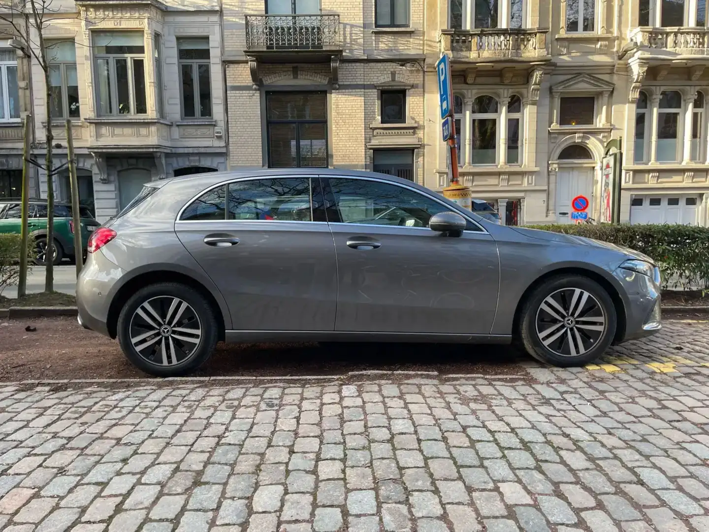 Mercedes-Benz A 180 A 180 Classe 7G-DCT Business Line Gris - 1
