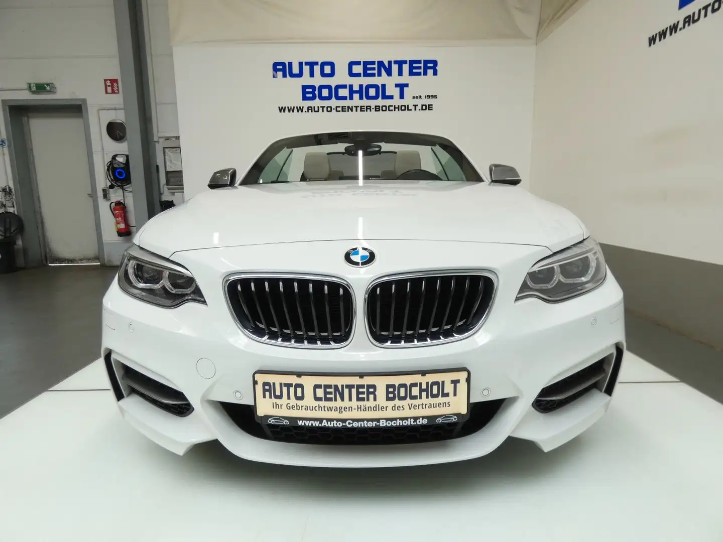 BMW 235 M Sportpaket*NaviProf*Leder*LED*PDC Biały - 1