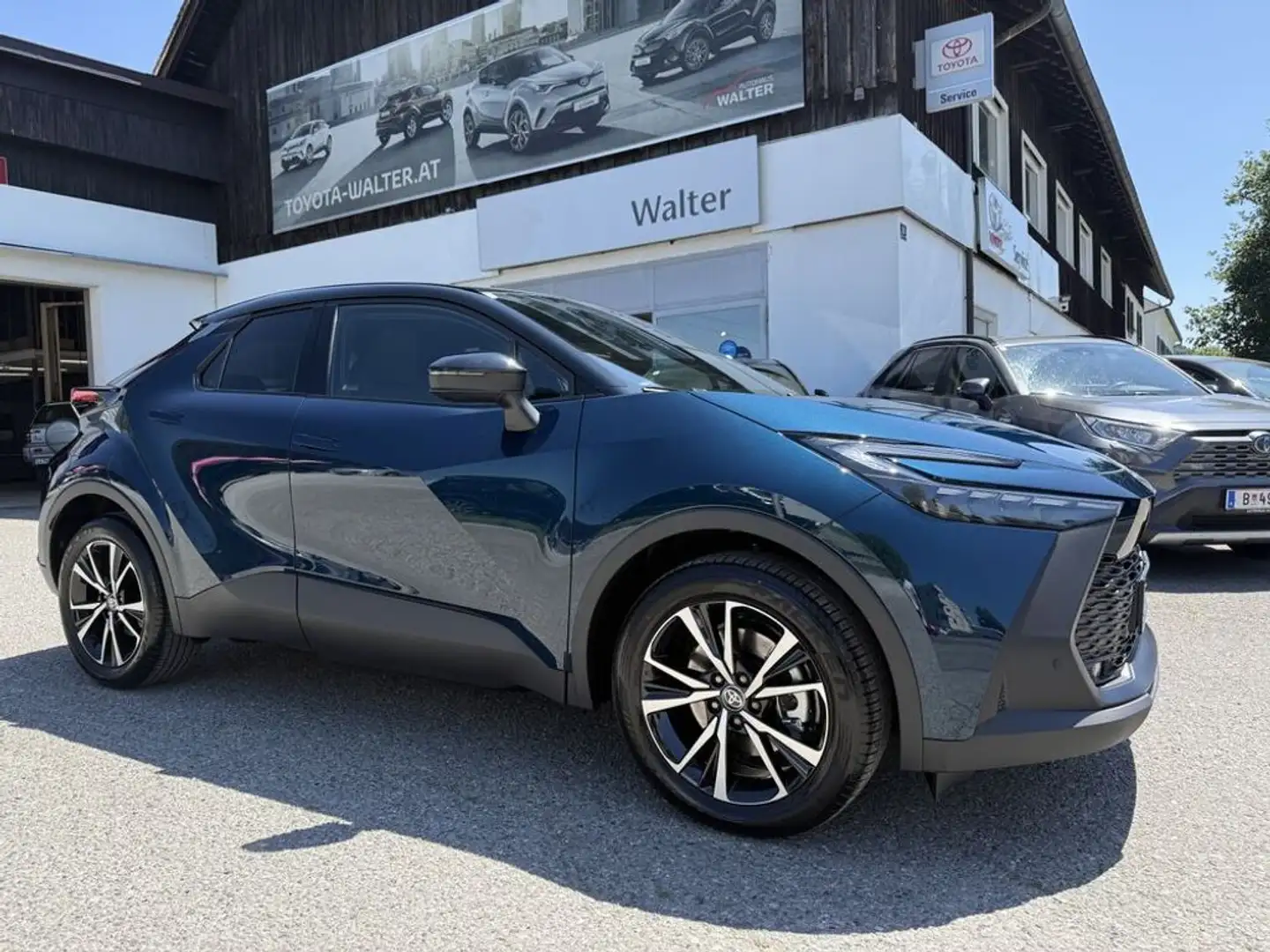 Toyota C-HR 2,0 Plug-In Hybrid E-CVT Active Drive Bleu - 1