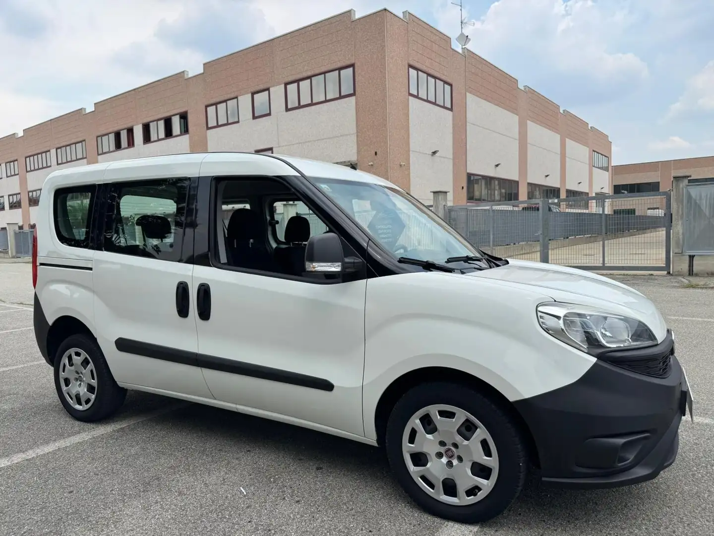 Fiat Doblo Doblo 5 POSTI 1.6 mjt 16v Lounge 95cv Bianco - 2