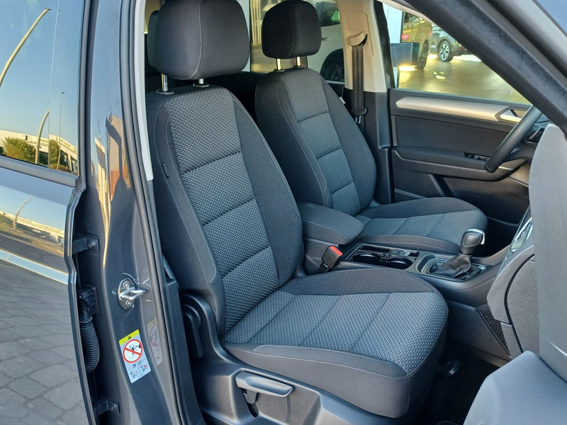 Volkswagen Touran Comfortline 7S ACC Kgo AppC IQL AHK Sthz — photo 10