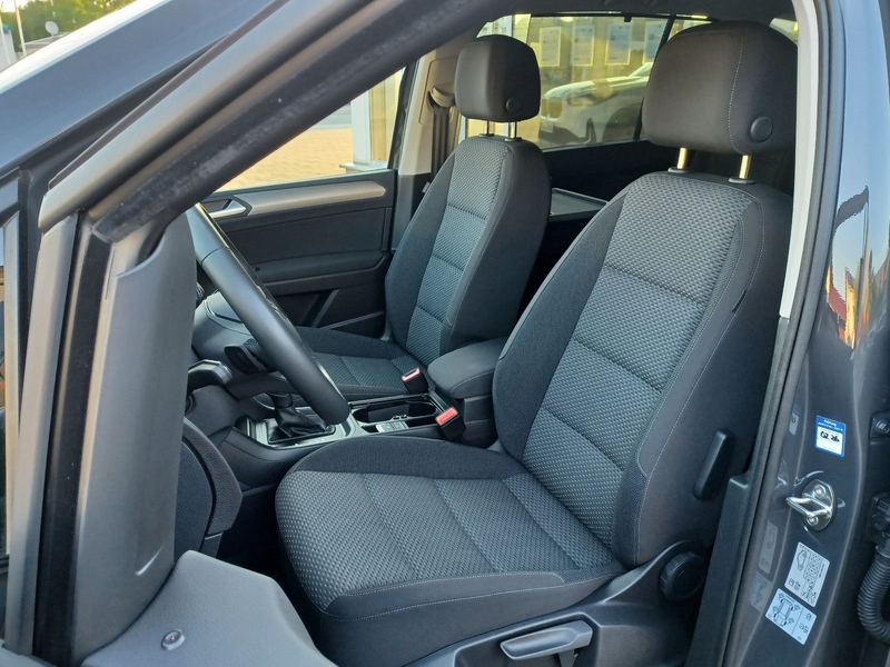 Volkswagen Touran Comfortline 7S ACC Kgo AppC IQL AHK Sthz — photo 9
