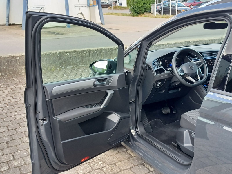 Volkswagen Touran Comfortline 7S ACC Kgo AppC IQL AHK Sthz — photo 6
