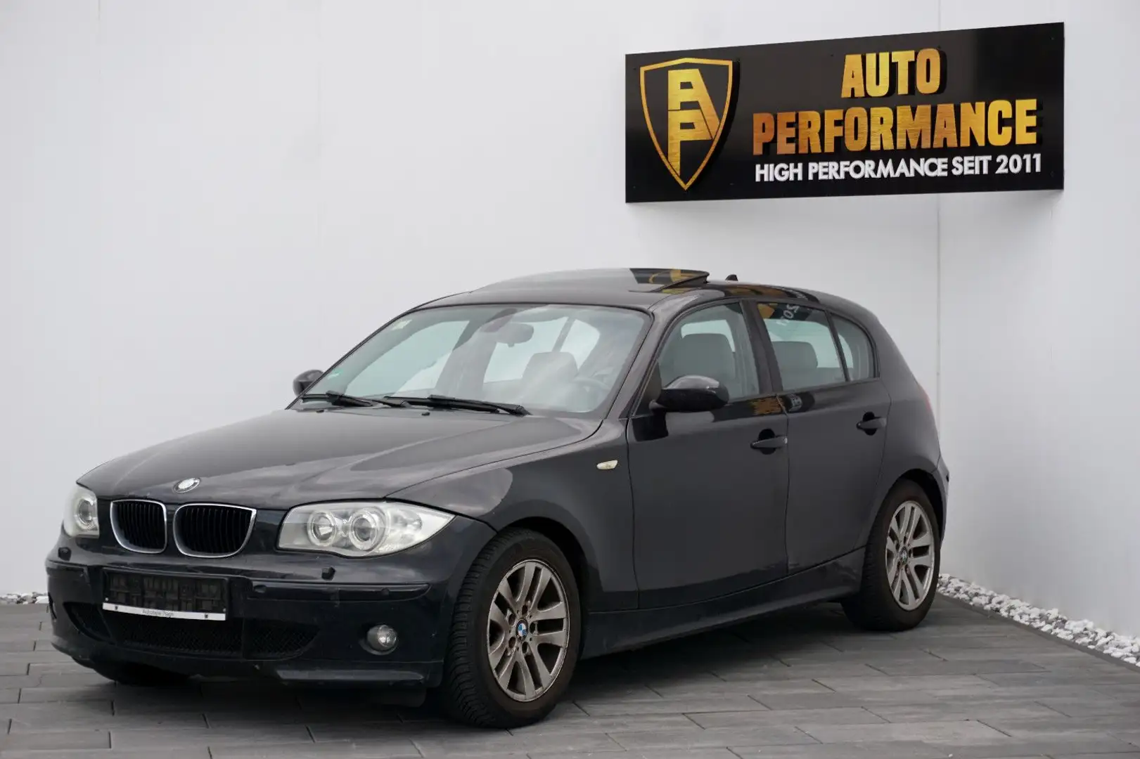 BMW 120 d Automatik, Leder, Xenon, Schiebedach, PDC* Noir - 1