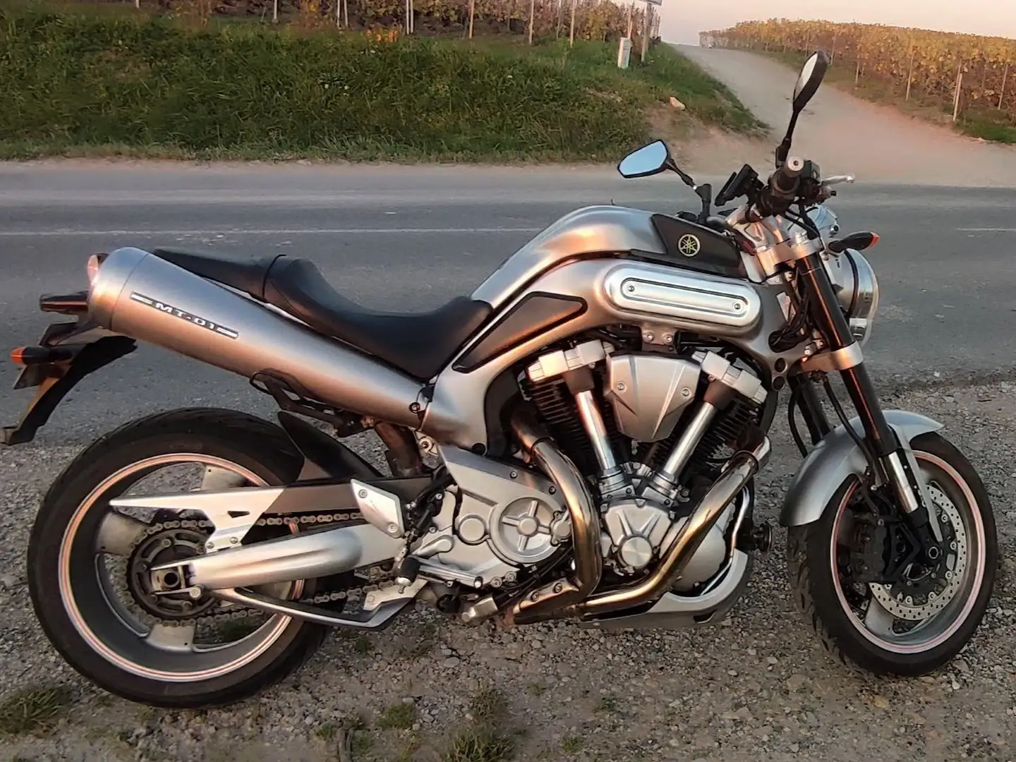 Yamaha MT-01 1700 cm3 - Bon état général - CT OK Grijs - 1