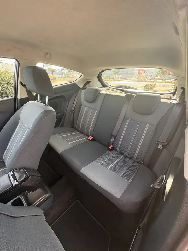 Ford Fiesta 3 portes — photo 6