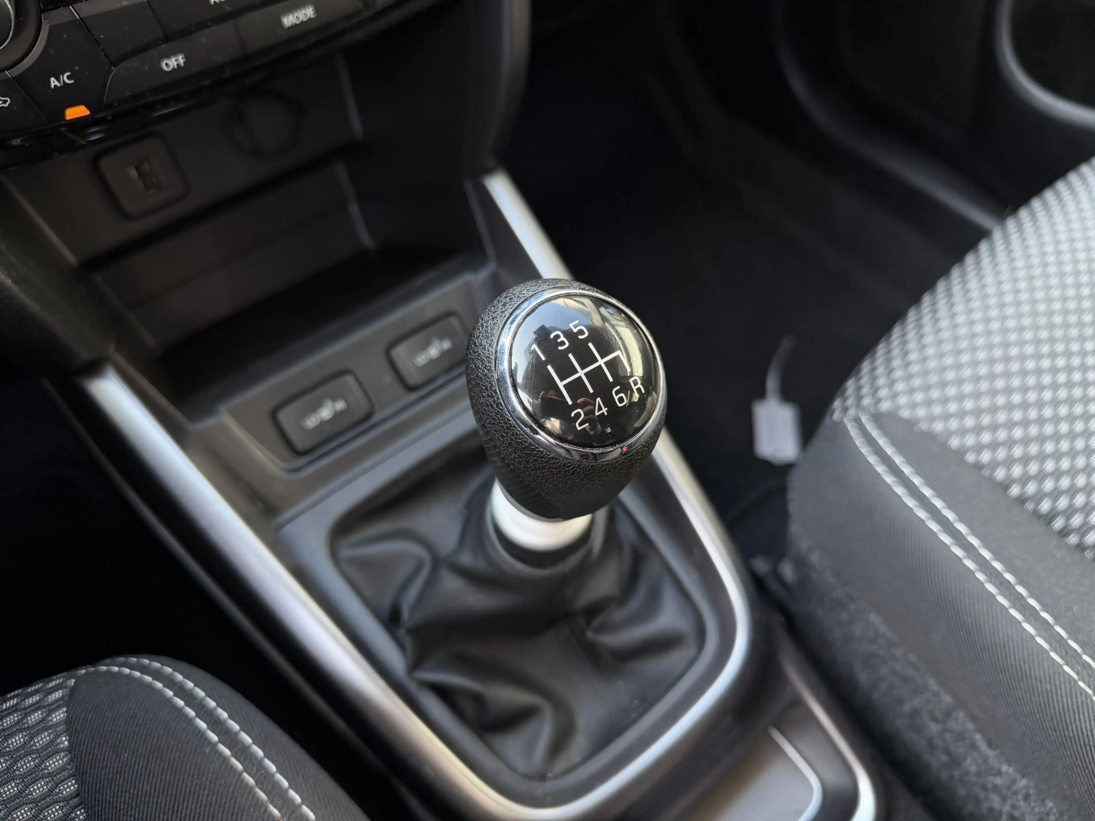 Suzuki Vitara 1.4 Boosterjet Select Smart Hybrid 129PK | Carplay — photo 18