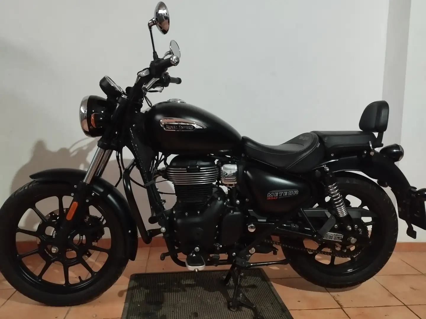 Royal Enfield Meteor 350 Meteor 350 Negro - 2