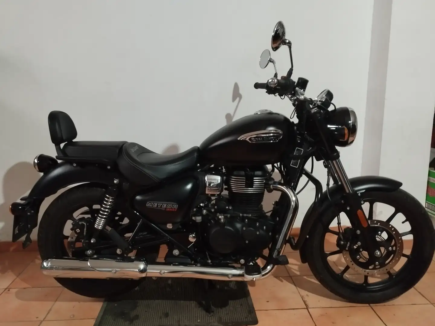 Royal Enfield Meteor 350 Meteor 350 Negro - 1