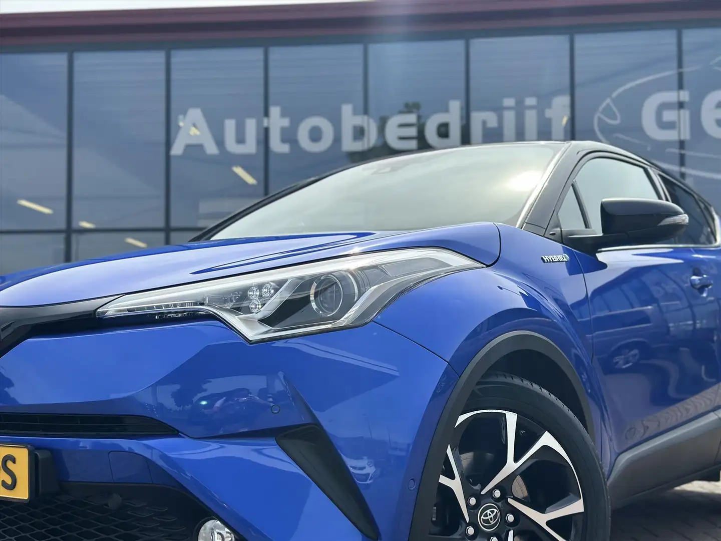 Toyota C-HR 1.8 Hybrid Dynamic / Navi / PDC Blau - 2