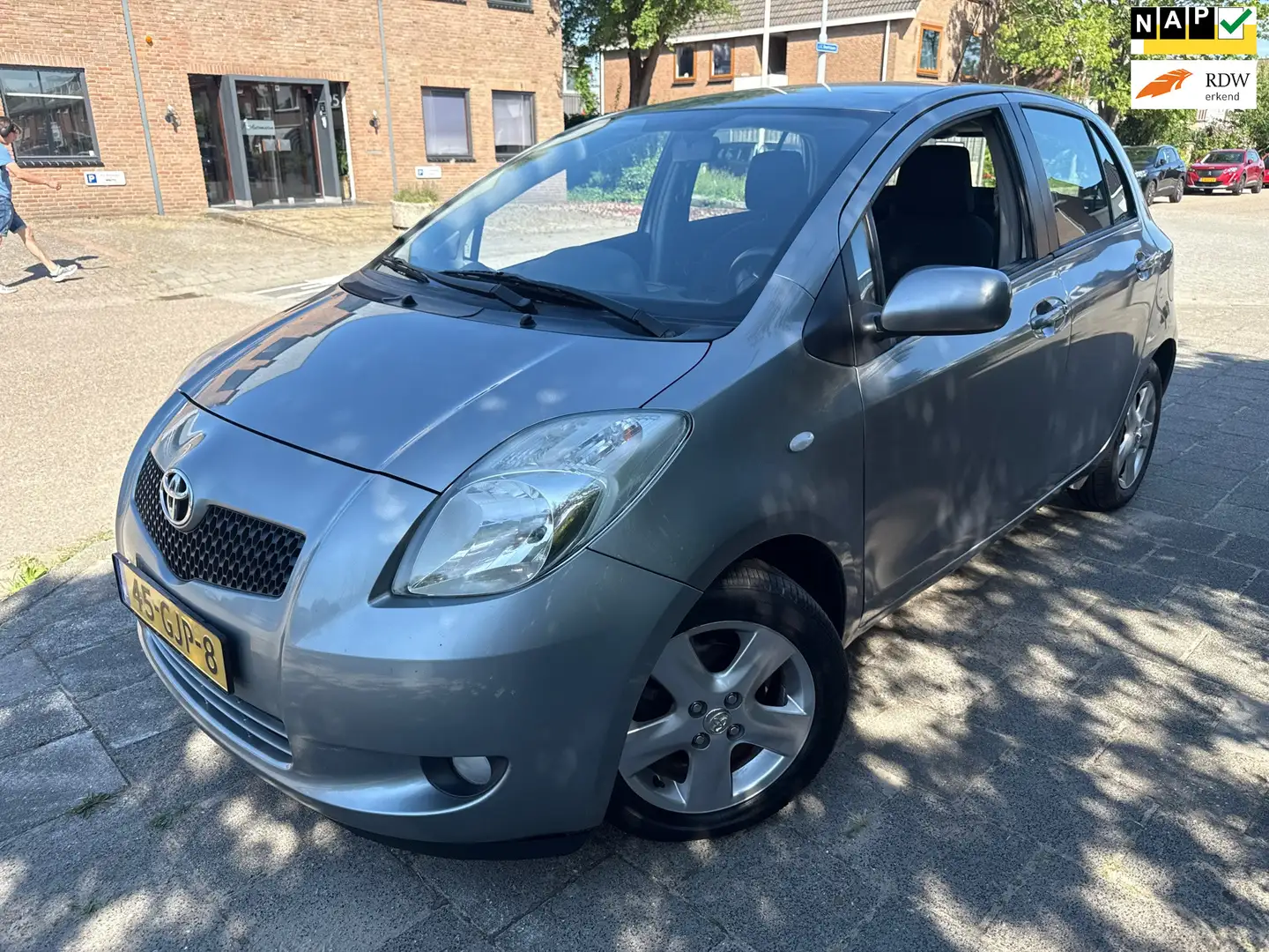 Toyota Yaris 1.3 VVTi Luna MMT Grijs - 1