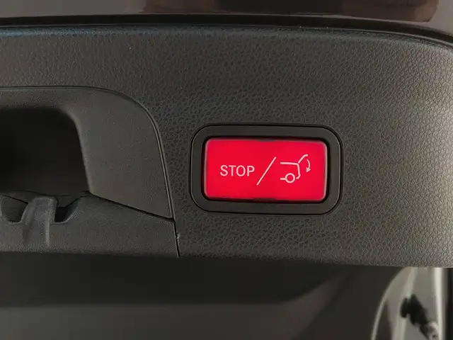 Mercedes-Benz GLC view 12