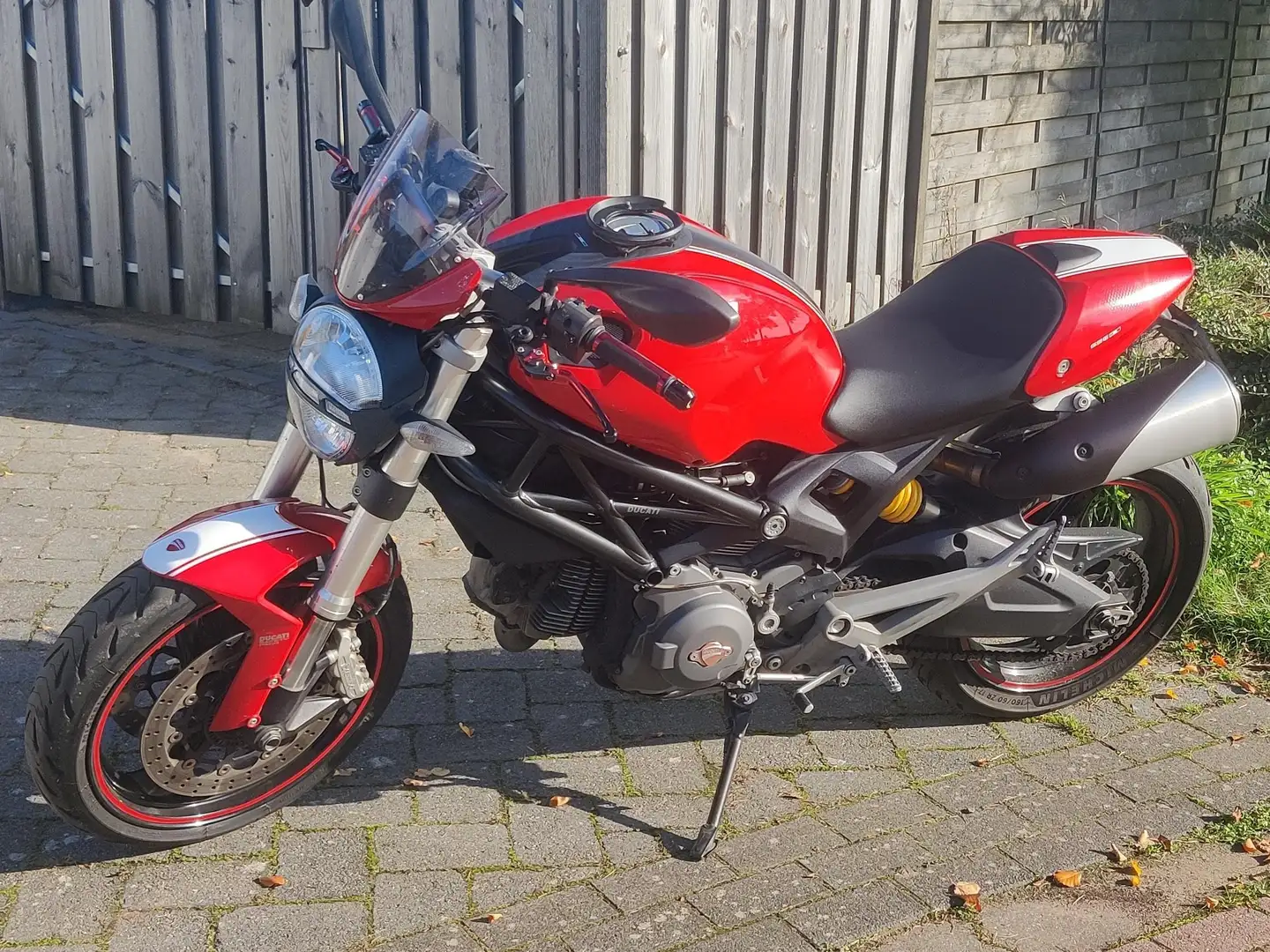 Ducati Monster 696 ABS Rood - 1