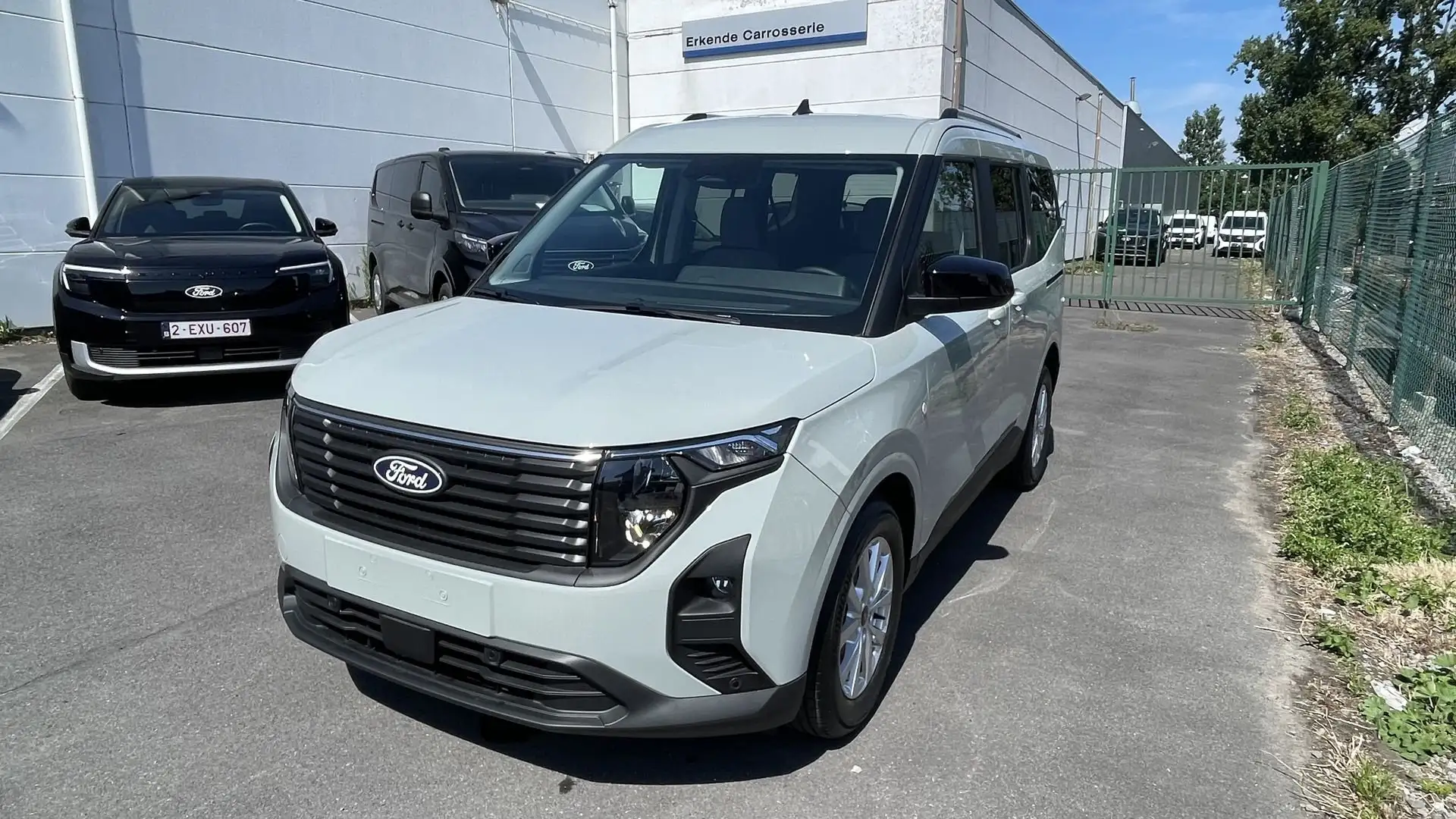 Ford Tourneo Courier Ecoboost Titanium - 2