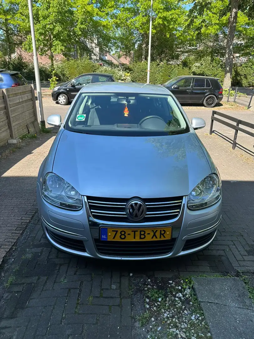Volkswagen Jetta 1.6 Trendline - 1