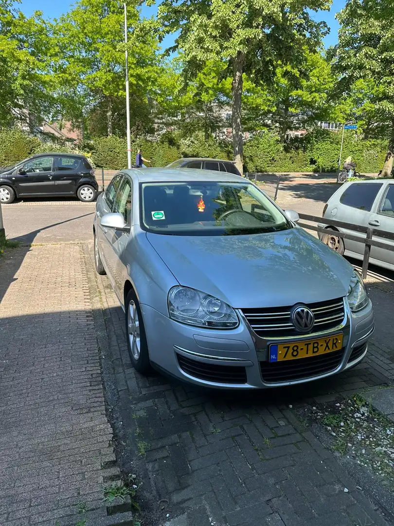 Volkswagen Jetta 1.6 Trendline - 2