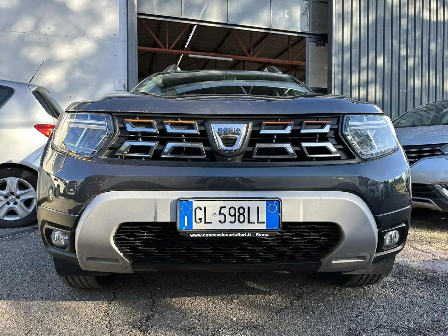 Dacia Duster Duster II 2021 1.0 tce SL Extreme Gpl 4x2 100cv Grijs - 2