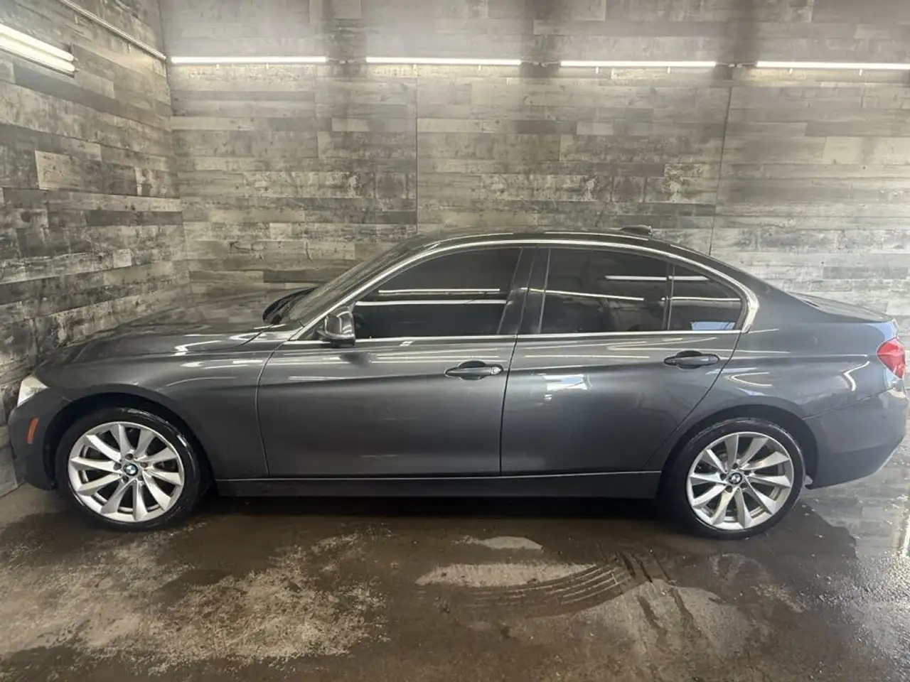 BMW 3 Series photo BMW 3 Series