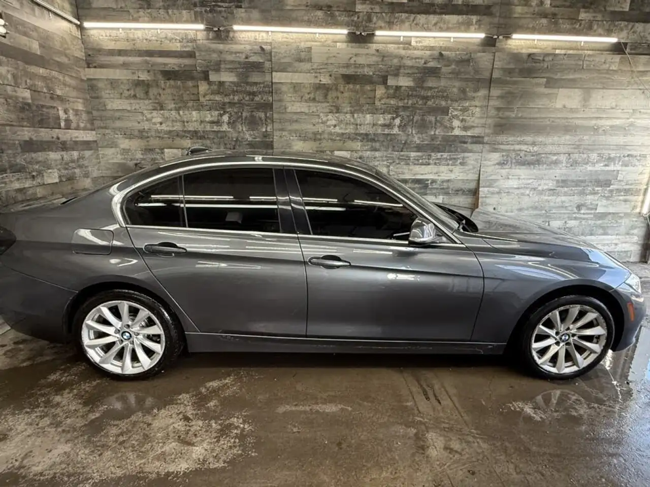 BMW 3 Series photo BMW 3 Series