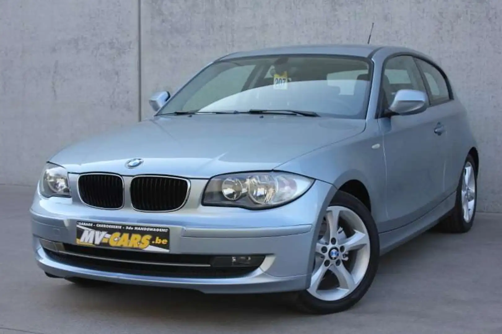BMW 116 116iA Bleu - 2