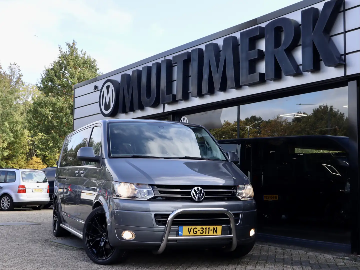 Volkswagen T5 Transporter 2.0 TDI 140PK DSG LANG LUXE DUBBELE CABINE Grijs - 1