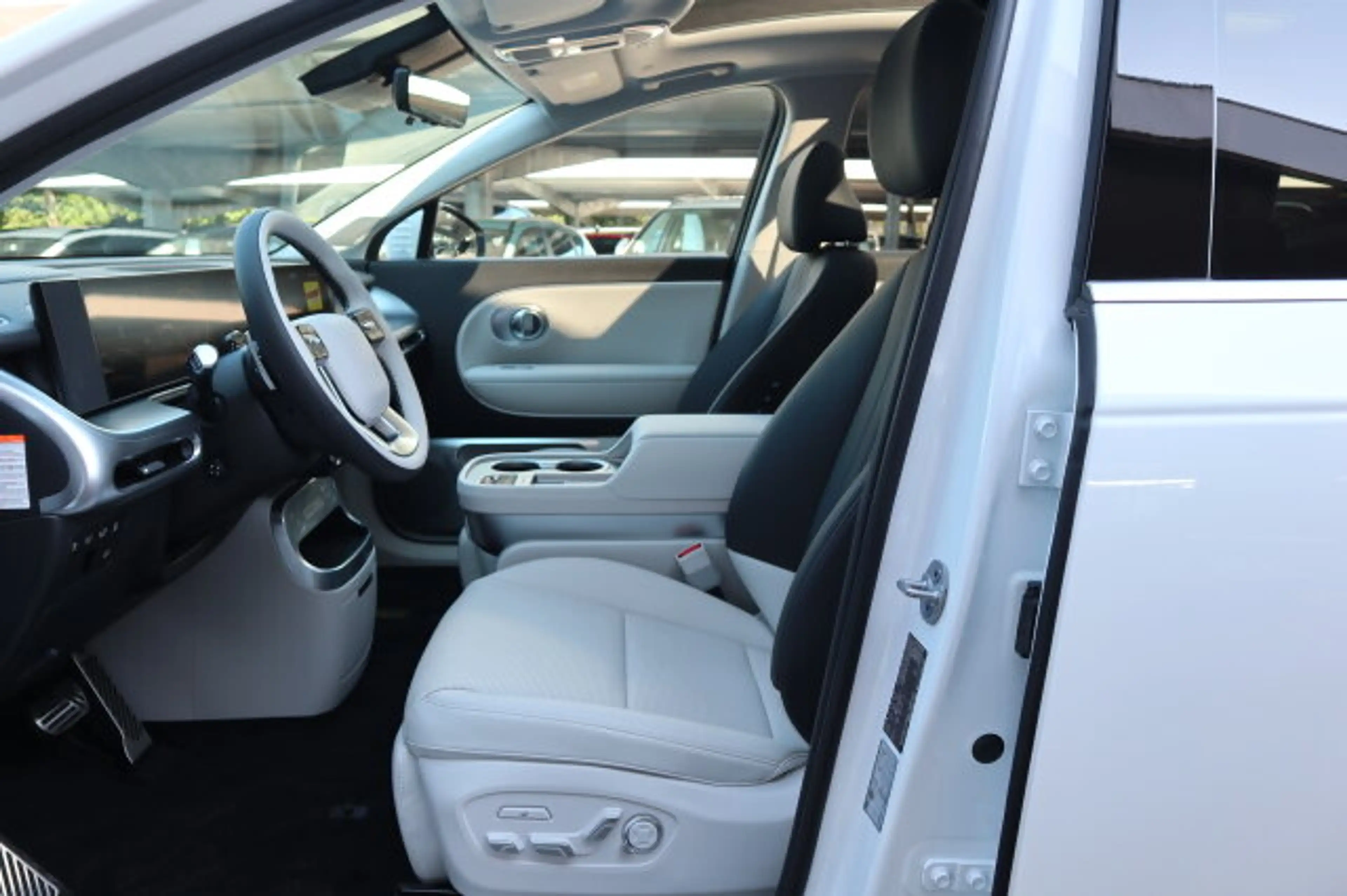 Hyundai IONIQ 9 IONIQ 9 UNIQ 4WD 6-Sitzer Pano — photo 7