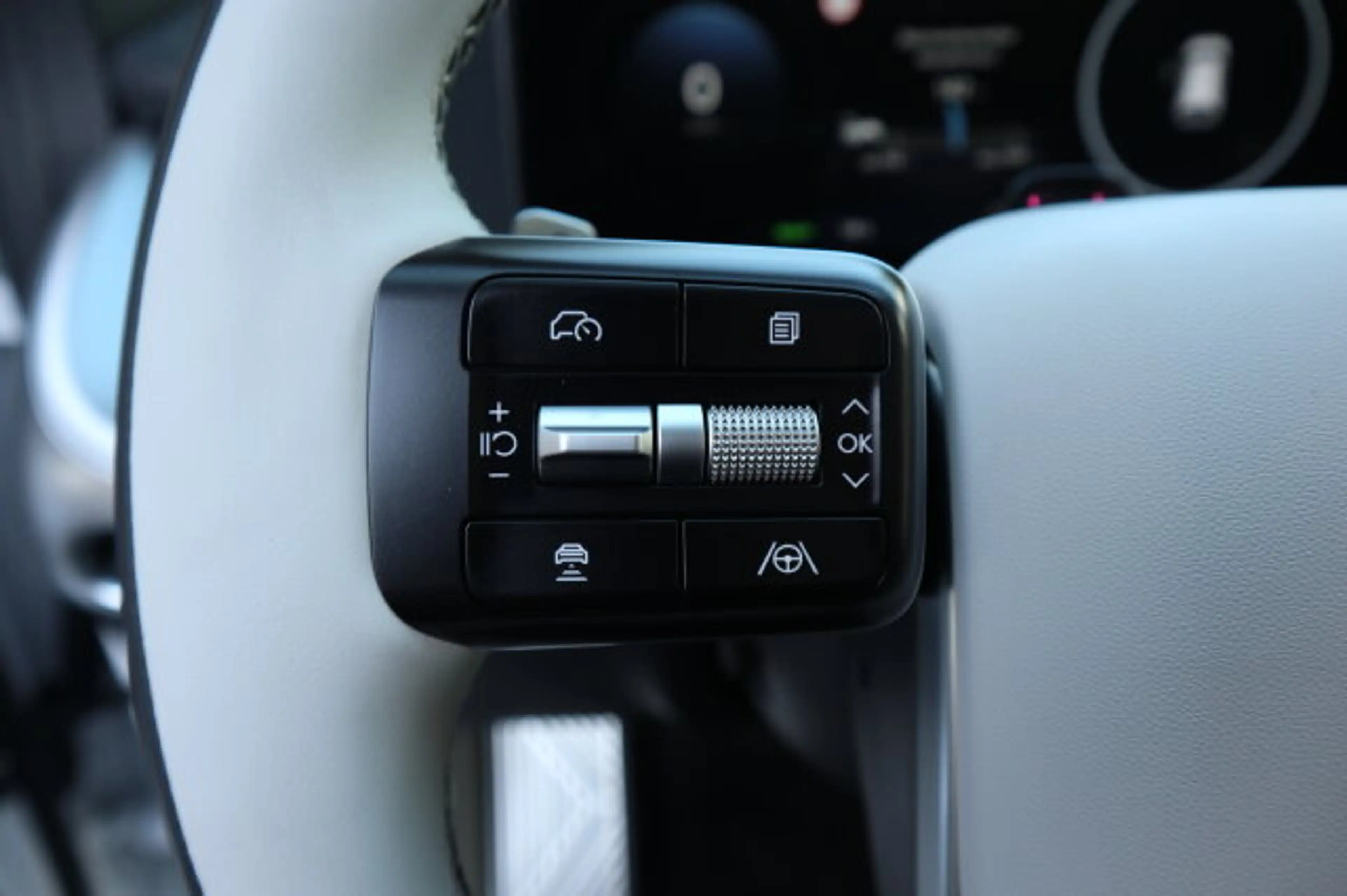 Hyundai IONIQ 9 IONIQ 9 UNIQ 4WD 6-Sitzer Pano — photo 14