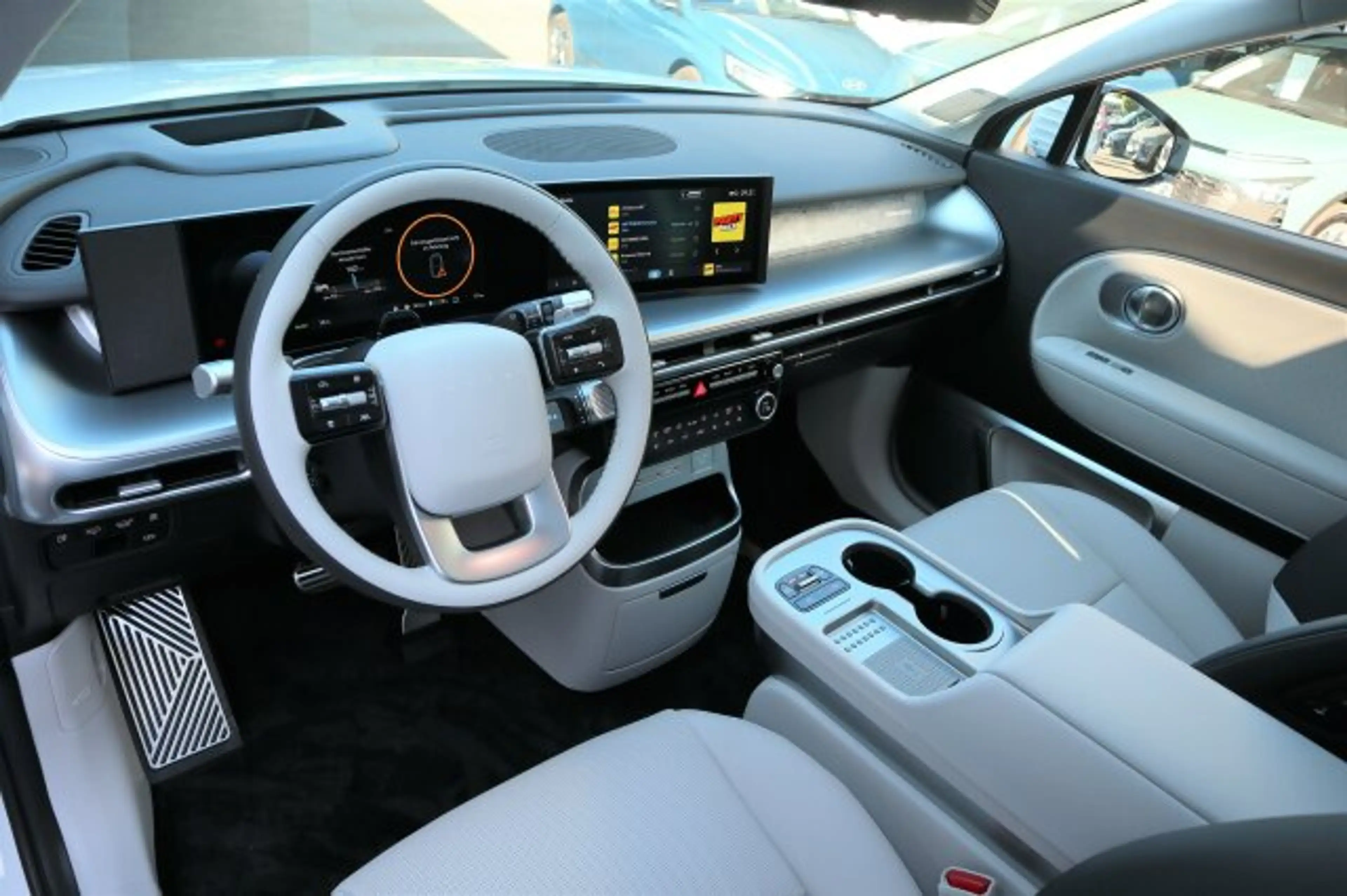 Hyundai IONIQ 9 IONIQ 9 UNIQ 4WD 6-Sitzer Pano — photo 8