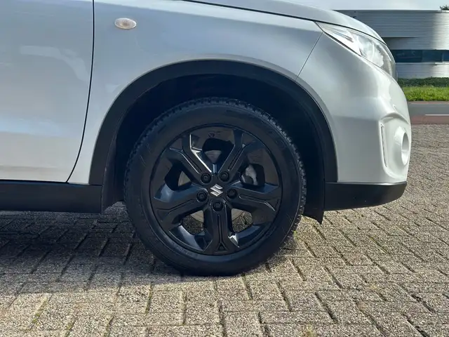 Suzuki Vitara view 3