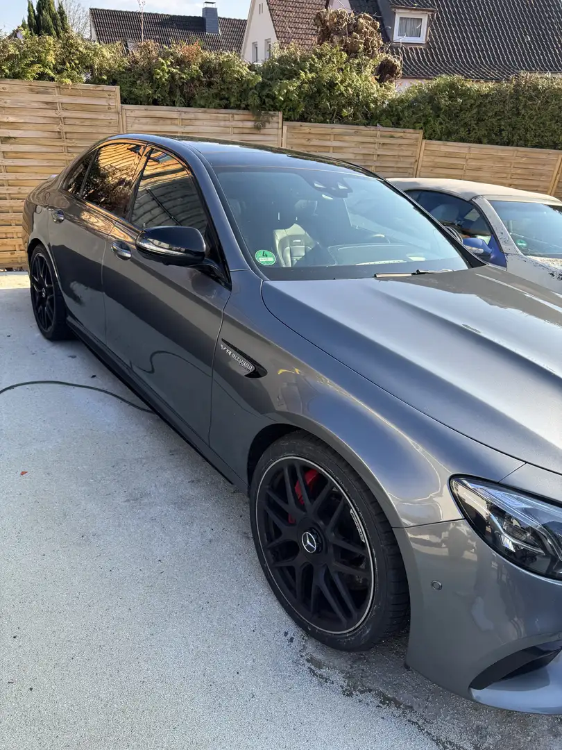 Mercedes-Benz E 63 AMG S 4Matic Speedshift 9G-MCT - 2
