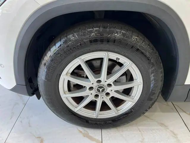 Mercedes-Benz GLA view 9