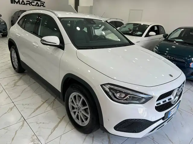Mercedes-Benz GLA view 8