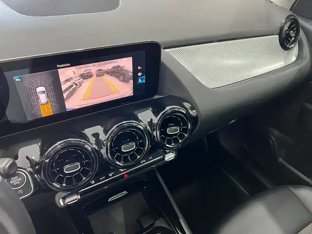 Mercedes-Benz GLA view 14