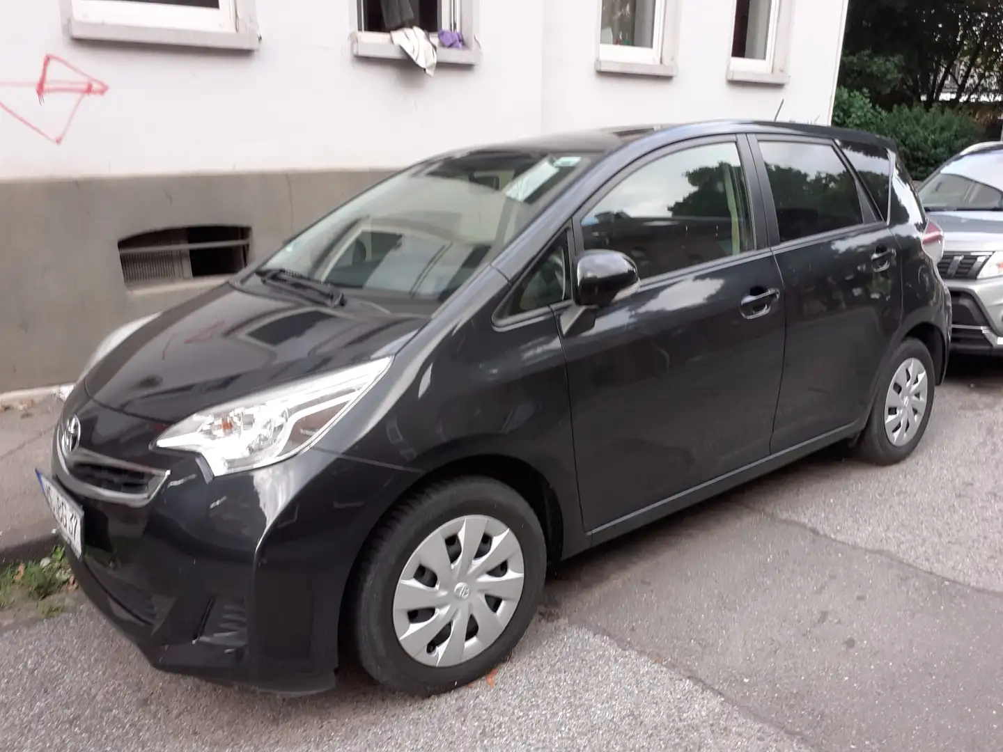 Toyota Verso-S Verso S 1.33 VVT-i Comfort Fekete - 2